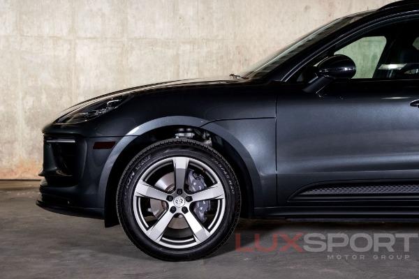 Used 2022 Porsche Macan  | Woodbury, NY