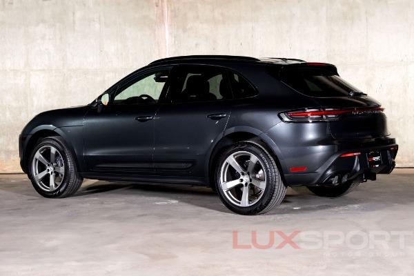 Used 2022 Porsche Macan  | Woodbury, NY