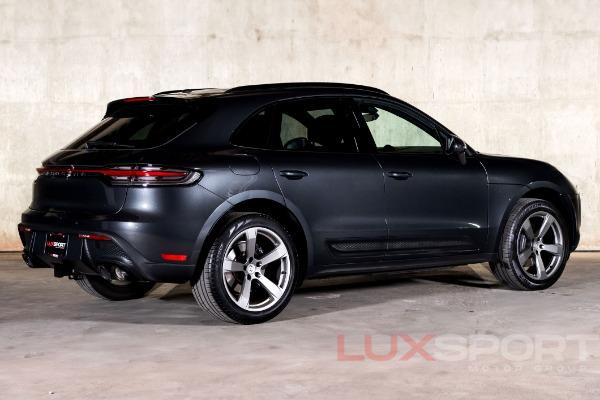 Used 2022 Porsche Macan  | Woodbury, NY