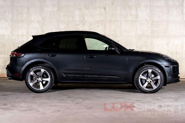 Used 2022 Porsche Macan  | Woodbury, NY