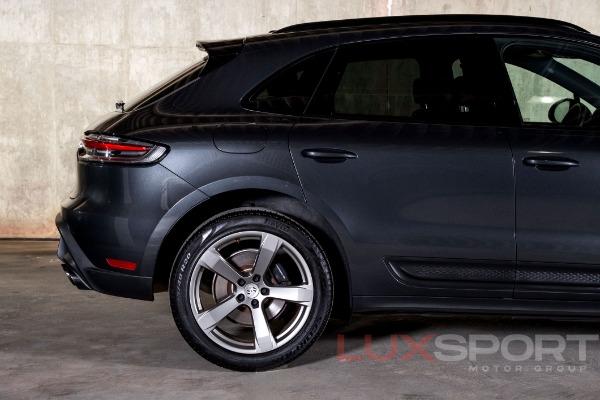 Used 2022 Porsche Macan  | Woodbury, NY