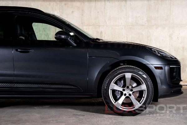 Used 2022 Porsche Macan  | Woodbury, NY