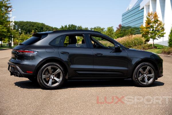 Used 2022 Porsche Macan  | Woodbury, NY