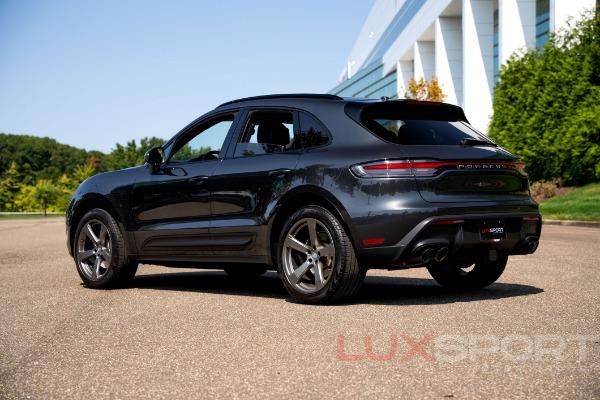 Used 2022 Porsche Macan  | Woodbury, NY