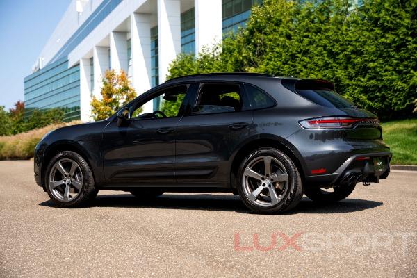 Used 2022 Porsche Macan  | Woodbury, NY