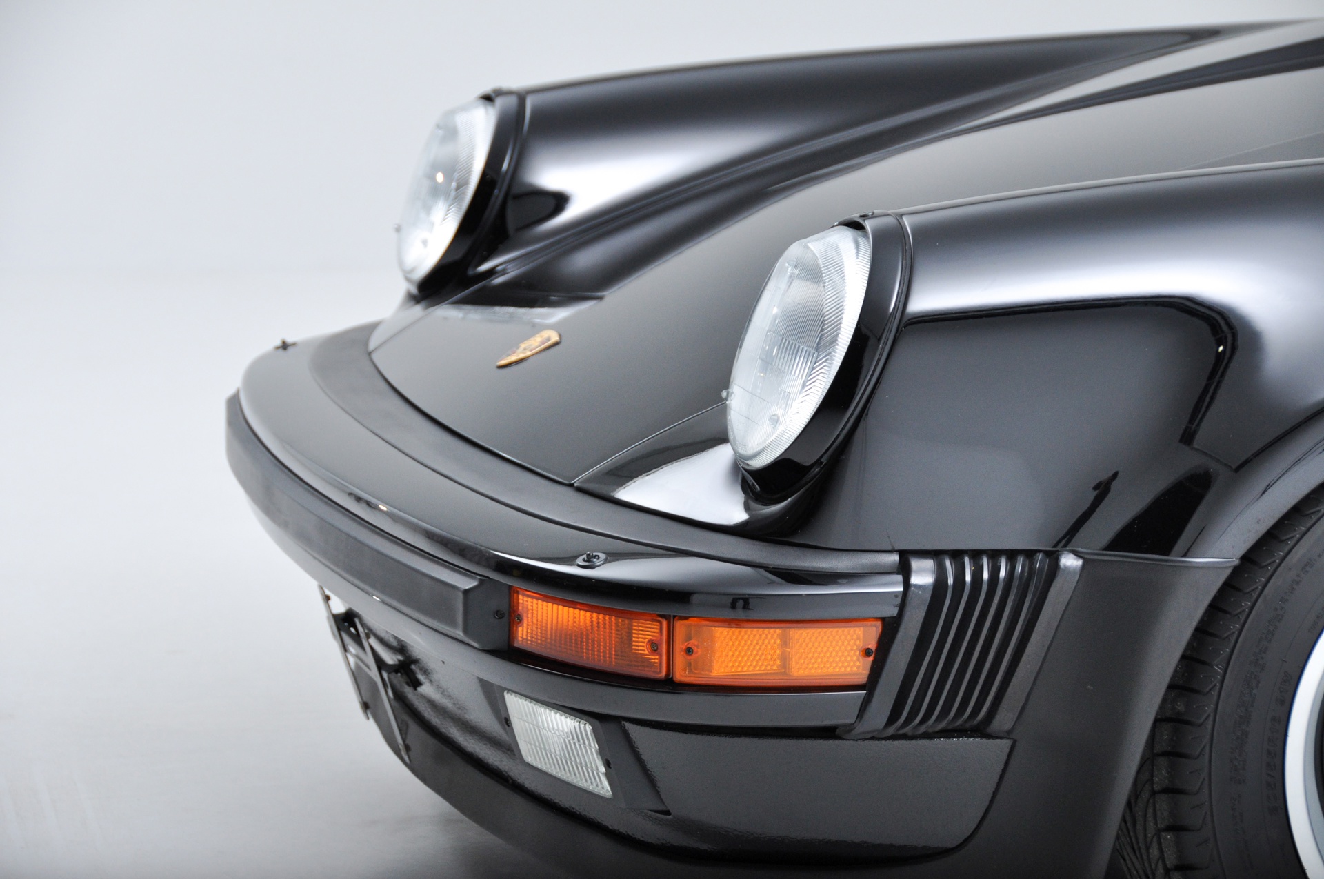 Купить фару порше. Фары Порше 911. Porsche 930 бампер. ПТФ Porsche 993. Порше 911 фары передние.